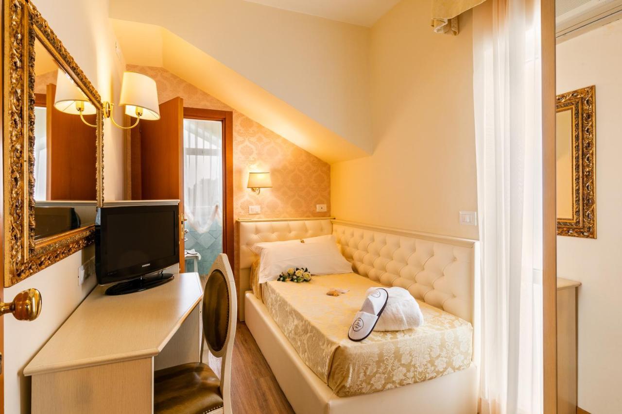 Hotel Mazzanti Milano Marittima Esterno foto